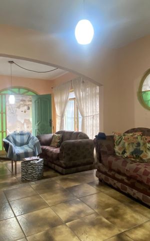 Casa à venda com 300m², 3 quartos e 3 vagas Casa à venda com 300m², 3 quartos e 3 vagasSala