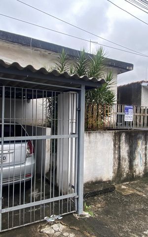 Casa à venda com 300m², 3 quartos e 3 vagas Casa à venda com 300m², 3 quartos e 3 vagasFachada