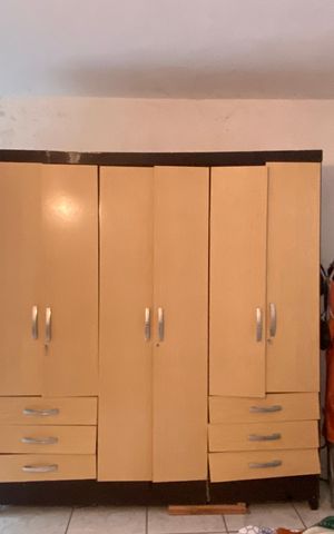 Casa à venda com 300m², 3 quartos e 3 vagas Casa à venda com 300m², 3 quartos e 3 vagasQuarto 2