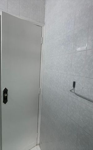 Casa para alugar com 52m², 2 quartos e 1 vaga Casa para alugar com 52m², 2 quartos e 1 vagaBanheiro