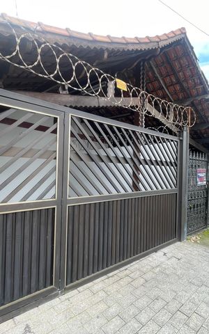 Casa para alugar com 120m², 5 quartos e 1 vaga Casa para alugar com 120m², 5 quartos e 1 vagaFachada