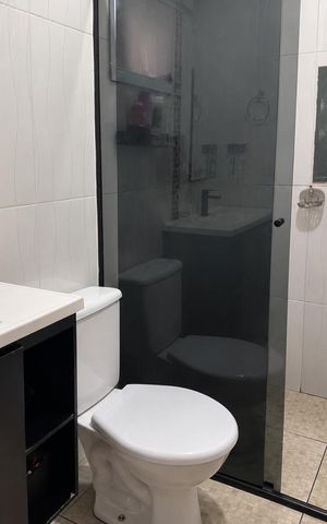 Apartamento à venda com 56m², 2 quartos e 1 vaga Apartamento à venda com 56m², 2 quartos e 1 vagaBanheiro
