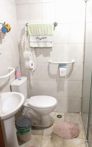 Casa à venda com 250m², 3 quartos e 3 vagas Casa à venda com 250m², 3 quartos e 3 vagasBanheiro