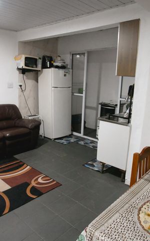 Casa à venda com 250m², 3 quartos e 3 vagas Casa à venda com 250m², 3 quartos e 3 vagasCasa 4 - Sala