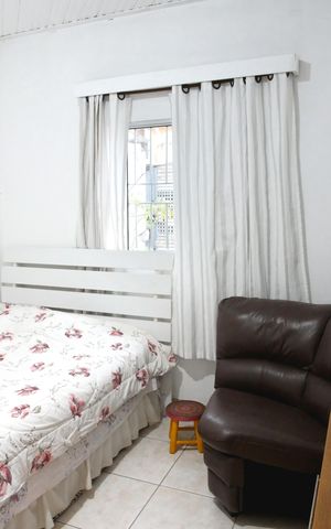 Casa à venda com 250m², 3 quartos e 3 vagas Casa à venda com 250m², 3 quartos e 3 vagasQuarto 1