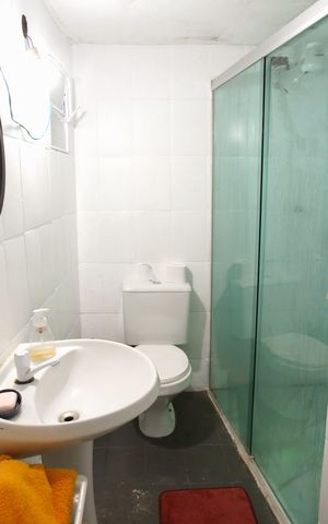 Casa à venda com 250m², 3 quartos e 3 vagas Casa à venda com 250m², 3 quartos e 3 vagasCasa 4 - Banheiro