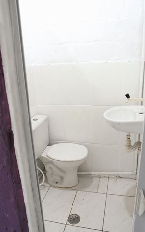Casa à venda com 250m², 3 quartos e 3 vagas Casa à venda com 250m², 3 quartos e 3 vagasCasa 2 - Banheiro