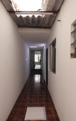 Casa à venda com 162m², 2 quartos e 2 vagasCorredor externo