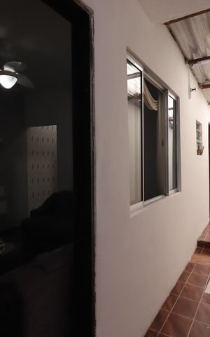 Casa à venda com 162m², 2 quartos e 2 vagasCorredor externo
