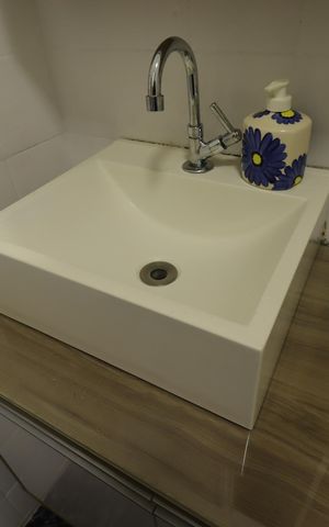 Casa à venda com 162m², 2 quartos e 2 vagasBanheiro Social - Pia