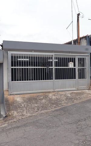 Casa à venda com 162m², 2 quartos e 2 vagasFachada