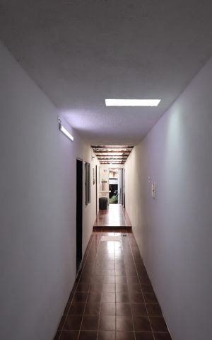 Casa à venda com 162m², 2 quartos e 2 vagasCorredor externo