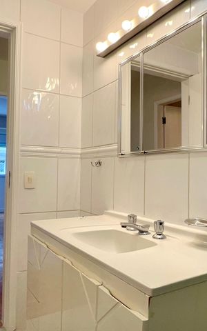 Apartamento para alugar com 180m², 3 quartos e 2 vagas Apartamento para alugar com 180m², 3 quartos e 2 vagasBanheiro
