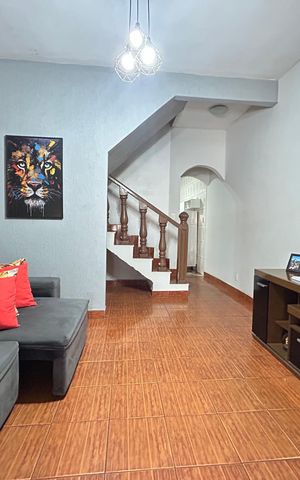 Casa à venda com 84m², 3 quartos e 2 vagas