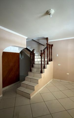 Casa para alugar com 191m², 3 quartos e 2 vagas Casa para alugar com 191m², 3 quartos e 2 vagasSala