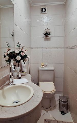 Casa à venda com 360m², 2 quartos e 3 vagas Casa à venda com 360m², 2 quartos e 3 vagasLavabo
