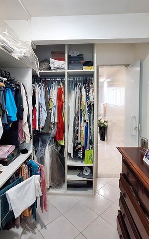 Casa à venda com 360m², 2 quartos e 3 vagas Casa à venda com 360m², 2 quartos e 3 vagasCloset da suíte 1