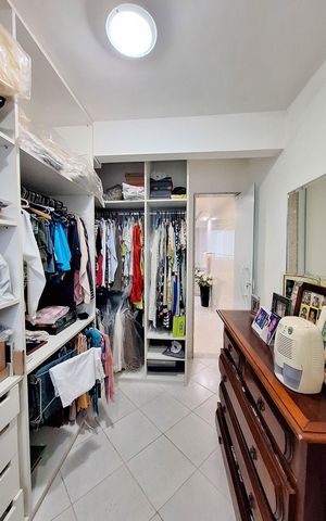 Casa à venda com 360m², 2 quartos e 3 vagas Casa à venda com 360m², 2 quartos e 3 vagasCloset da suíte 1