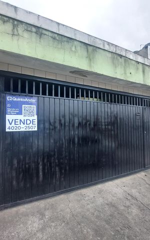 Casa à venda com 300m², 2 quartos e 1 vaga Casa à venda com 300m², 2 quartos e 1 vagaFachada