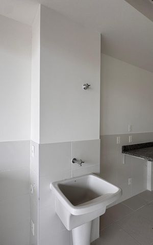 Apartamento à venda com 84m², 2 quartos e 1 vaga Apartamento à venda com 84m², 2 quartos e 1 vagaCozinha e Área de Serviço