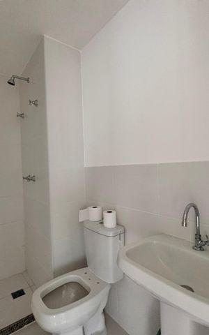 Apartamento à venda com 84m², 2 quartos e 1 vaga Apartamento à venda com 84m², 2 quartos e 1 vagaBanheiro Social