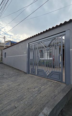 Casa para alugar com 60m², 2 quartos e sem vaga Casa para alugar com 60m², 2 quartos e sem vagaFachada