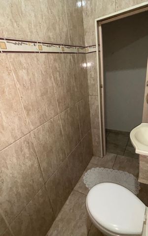 Casa à venda com 220m², 3 quartos e 1 vaga Casa à venda com 220m², 3 quartos e 1 vagaBanheiro 1