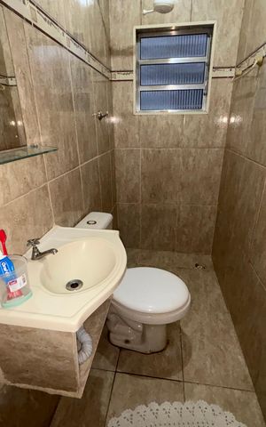 Casa à venda com 220m², 3 quartos e 1 vaga Casa à venda com 220m², 3 quartos e 1 vagaBanheiro 1