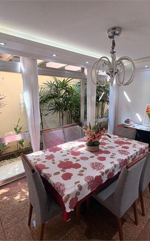 Casa à venda com 252m², 4 quartos e 5 vagas