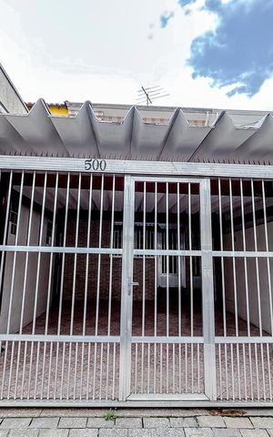 Casa para alugar com 120m², 4 quartos e 2 vagasFachada