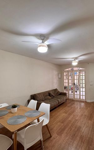 Casa de condomínio à venda com 134m², 3 quartos e 2 vagas Casa de condomínio à venda com 134m², 3 quartos e 2 vagasSala