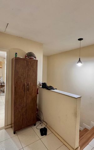 Casa de condomínio à venda com 134m², 3 quartos e 2 vagas Casa de condomínio à venda com 134m², 3 quartos e 2 vagasHall Dormitórios