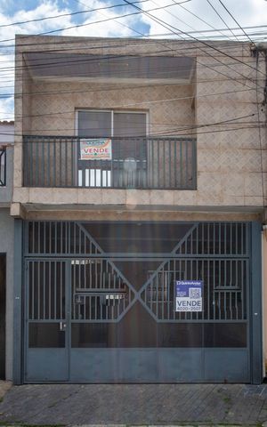 Casa à venda com 109m², 3 quartos e 2 vagasFachada