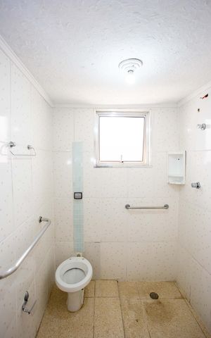 Casa à venda com 109m², 3 quartos e 2 vagasBanheiro Social