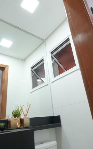 Casa à venda com 90m², 2 quartos e 2 vagasLavabo