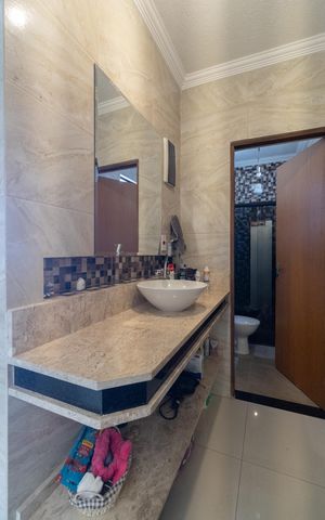 Casa à venda com 120m², 4 quartos e 3 vagas Casa à venda com 120m², 4 quartos e 3 vagasBanheiro Suíte 2
