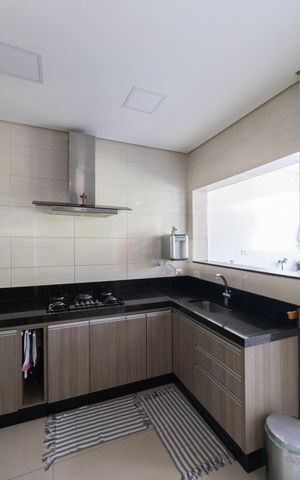 Casa à venda com 120m², 4 quartos e 3 vagas Casa à venda com 120m², 4 quartos e 3 vagasCozinha