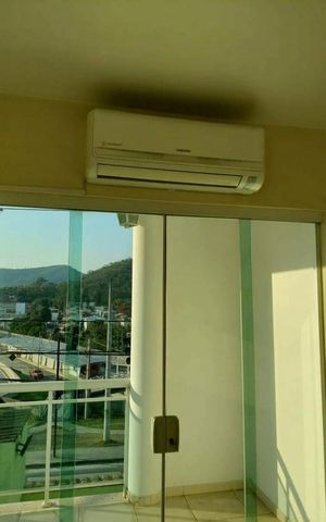 Casa de condomínio à venda com 150m², 3 quartos e 3 vagasSala