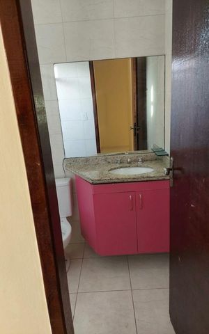 Casa de condomínio à venda com 150m², 3 quartos e 3 vagasBanheiro