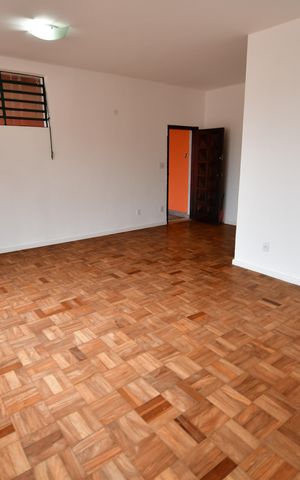 Casa para alugar com 288m², 3 quartos e 2 vagasSala