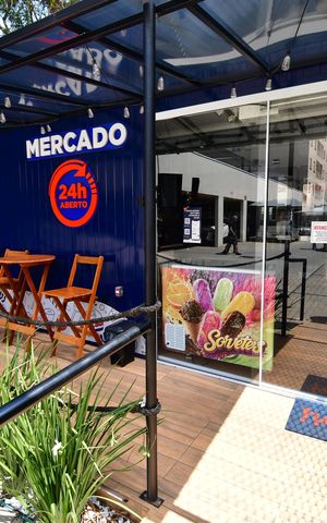 Apartamento para alugar com 57m², 2 quartos e 1 vagaMini Mercado