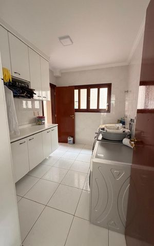 Casa de condomínio à venda com 400m², 5 quartos e 5 vagas Casa de condomínio à venda com 400m², 5 quartos e 5 vagasCozinha