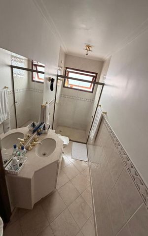 Casa de condomínio à venda com 400m², 5 quartos e 5 vagas Casa de condomínio à venda com 400m², 5 quartos e 5 vagasBanheiro