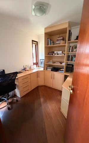Casa de condomínio à venda com 400m², 5 quartos e 5 vagas Casa de condomínio à venda com 400m², 5 quartos e 5 vagasQuarto