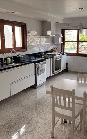 Casa de condomínio à venda com 400m², 5 quartos e 5 vagas Casa de condomínio à venda com 400m², 5 quartos e 5 vagasCozinha
