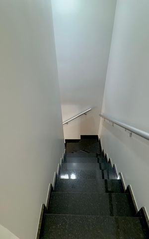Casa de condomínio à venda com 70m², 2 quartos e 1 vaga Casa de condomínio à venda com 70m², 2 quartos e 1 vagaEscada