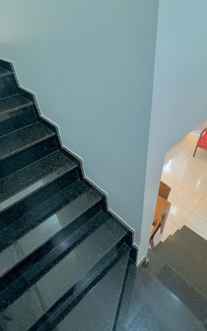 Casa de condomínio à venda com 70m², 2 quartos e 1 vaga Casa de condomínio à venda com 70m², 2 quartos e 1 vagaEscada