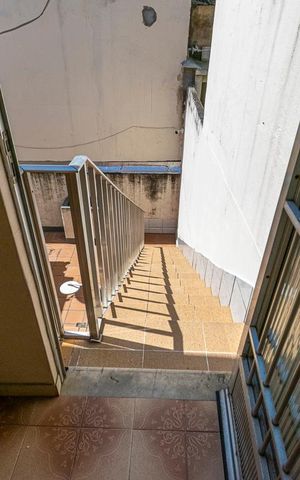 Casa à venda com 150m², 3 quartos e 5 vagas Casa à venda com 150m², 3 quartos e 5 vagasQuarto 3 Suíte - Escada de acesso