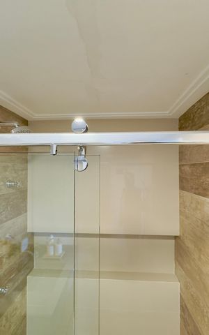 Apartamento à venda com 70m², 2 quartos e 1 vaga Apartamento à venda com 70m², 2 quartos e 1 vagaBanheiro 1