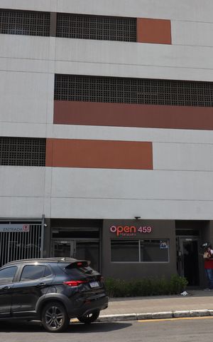 Apartamento à venda com 47m², 2 quartos e 1 vagaFachada e portaria